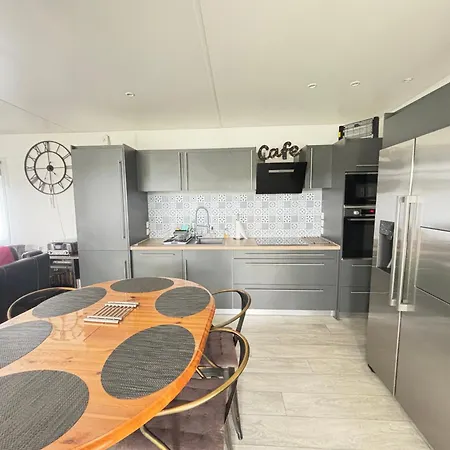 Luxe 3 Chambres, Jacuzzi, Piscine Et Parking à 12 Km Des Sables D'olonne - Fr-1-197-608 *