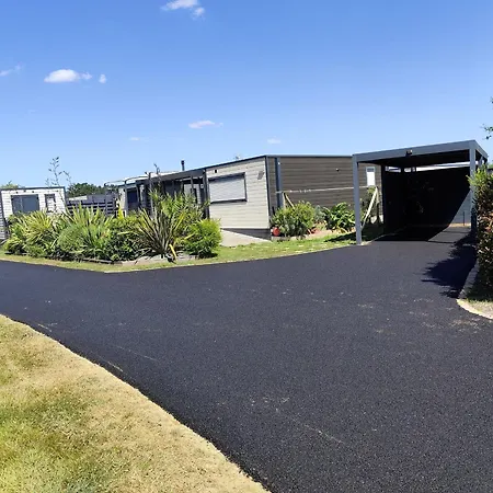 Luxe 3 Chambres, Jacuzzi, Piscine Et Parking à 12 Km Des Sables D'olonne - Fr-1-197-608 *