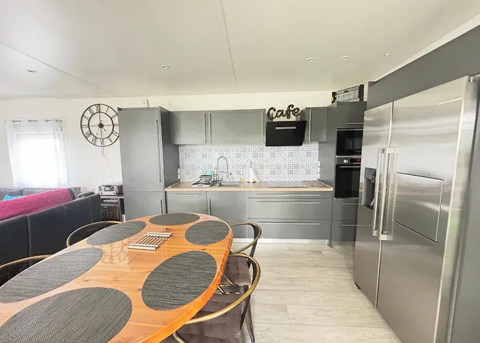 Luxe 3 Chambres, Jacuzzi, Piscine Et Parking A 12 Km Des Sables D'olonne - Fr-1-197-608 *